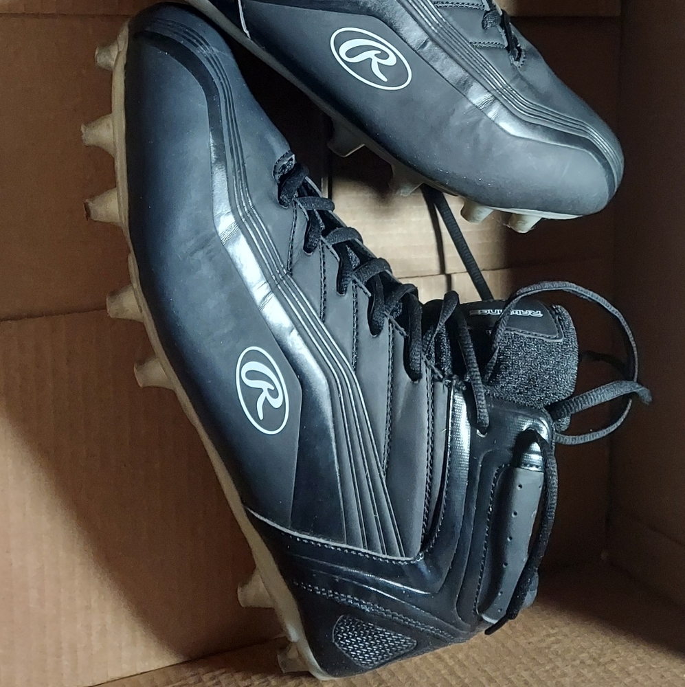 Rawlings Rage Mid Size 12 Black Football cleats